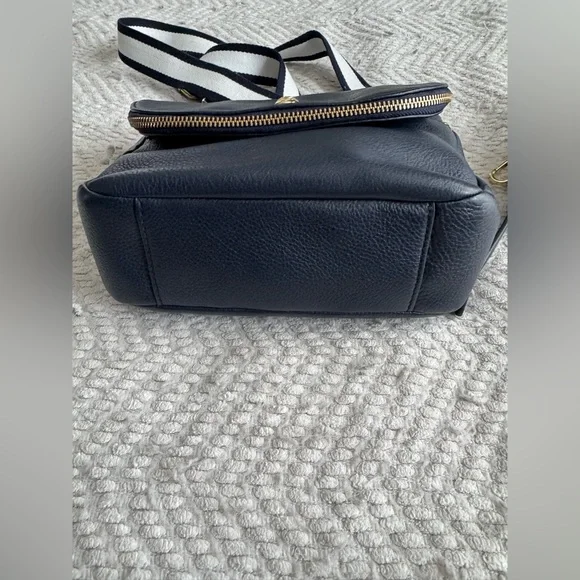 Talbots Navy Blue Crossbody with 2 straps - 9 1/2” x 7” - beautiful condition - Picture 5 of 9